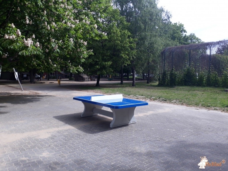 öffentlicher Spielplatz (Treptower Straße / Ecke Teupitzer Straße ) aus Berlin – Neukölln