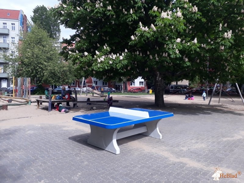 öffentlicher Spielplatz (Treptower Straße / Ecke Teupitzer Straße ) aus Berlin – Neukölln