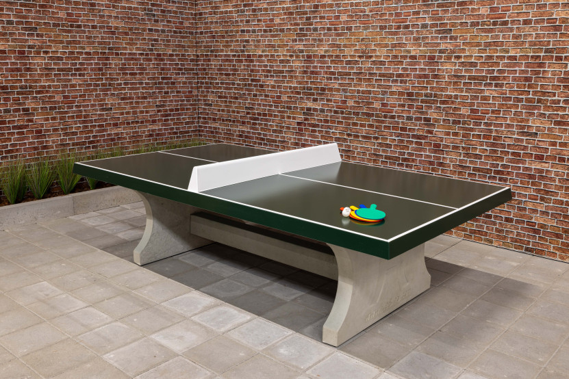 grüner Tischtennistisch aus Beton
