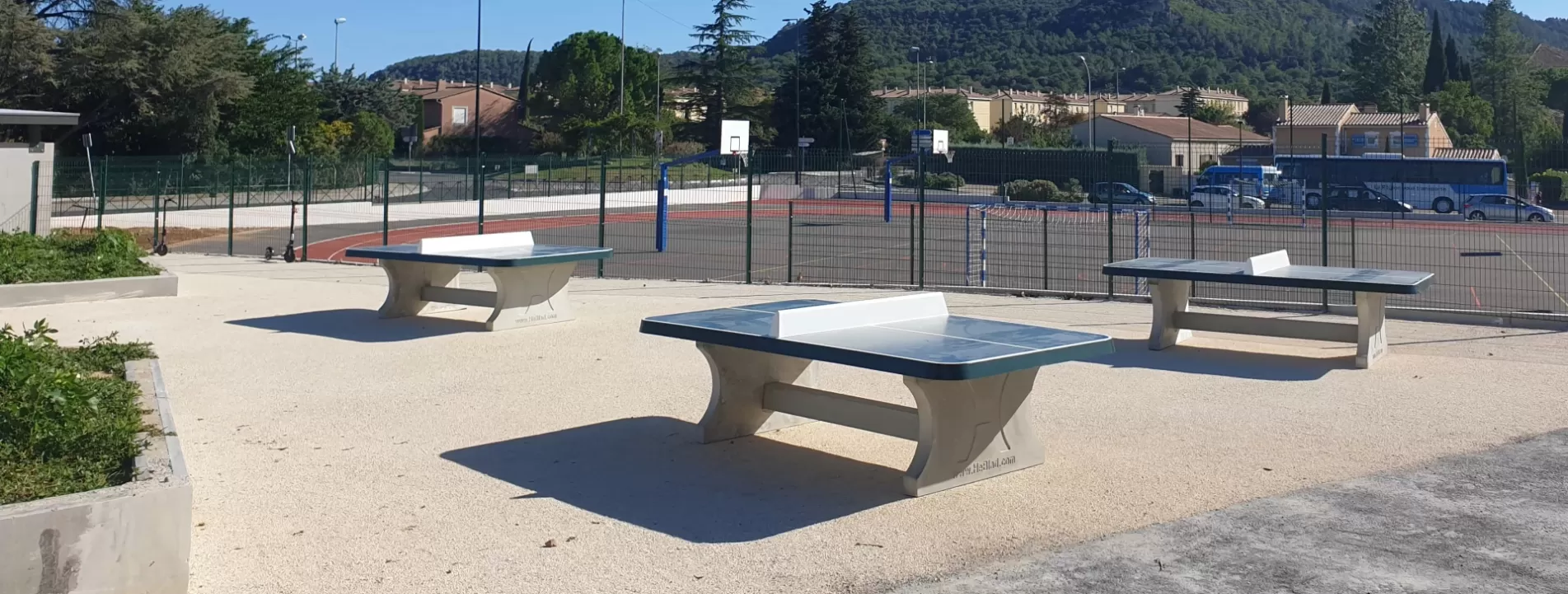 betonnen tischtennisplatte