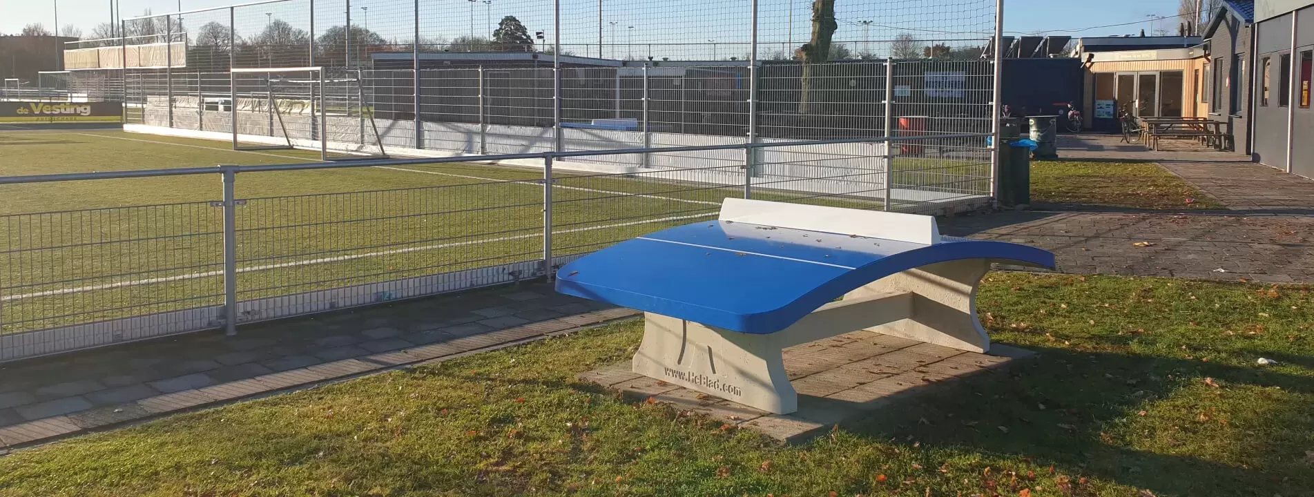 betonnen fussvolleyball tisch
